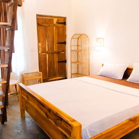 Pompon Hotel Pottuvil Bagian luar foto