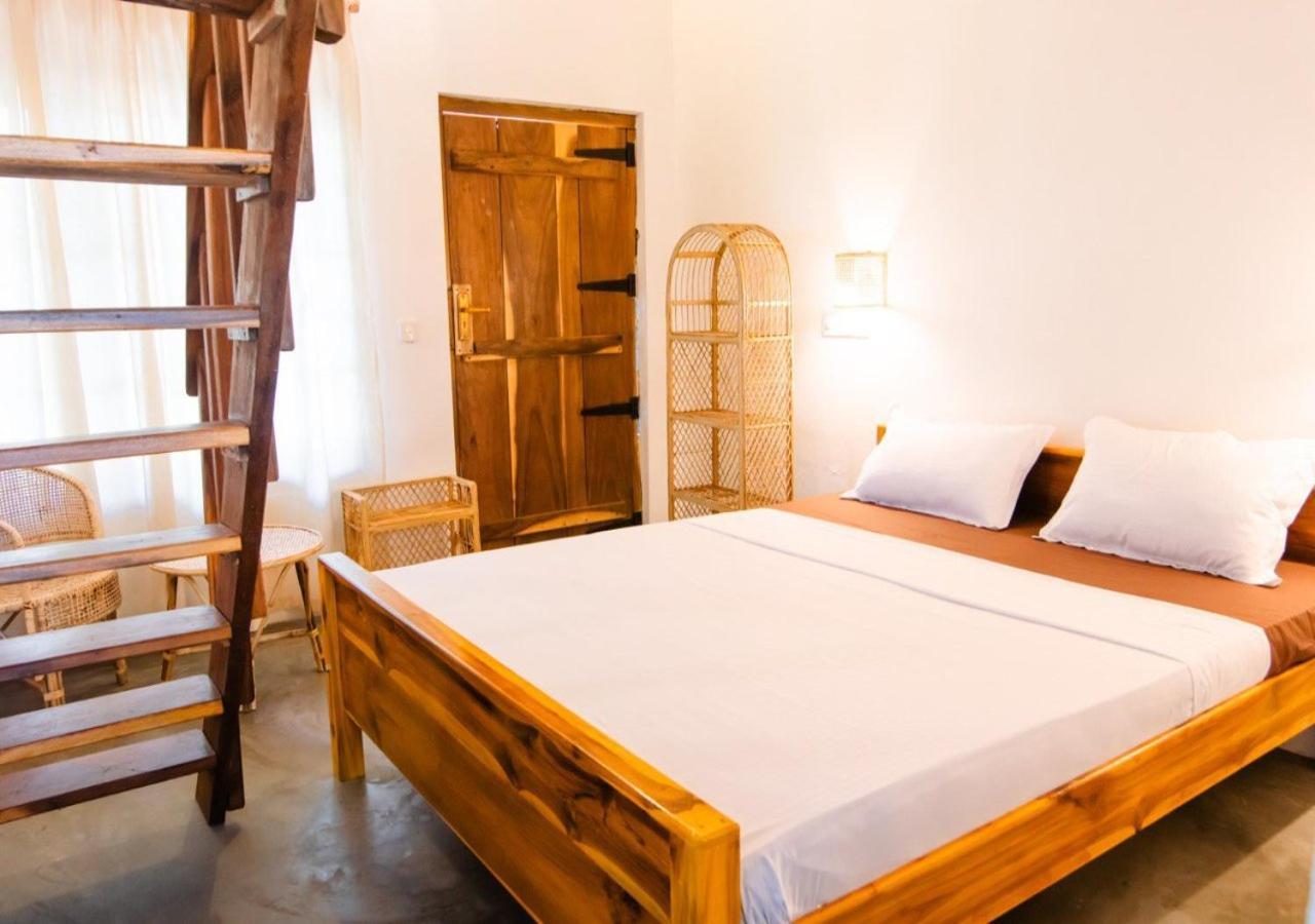 Pompon Hotel Pottuvil Bagian luar foto