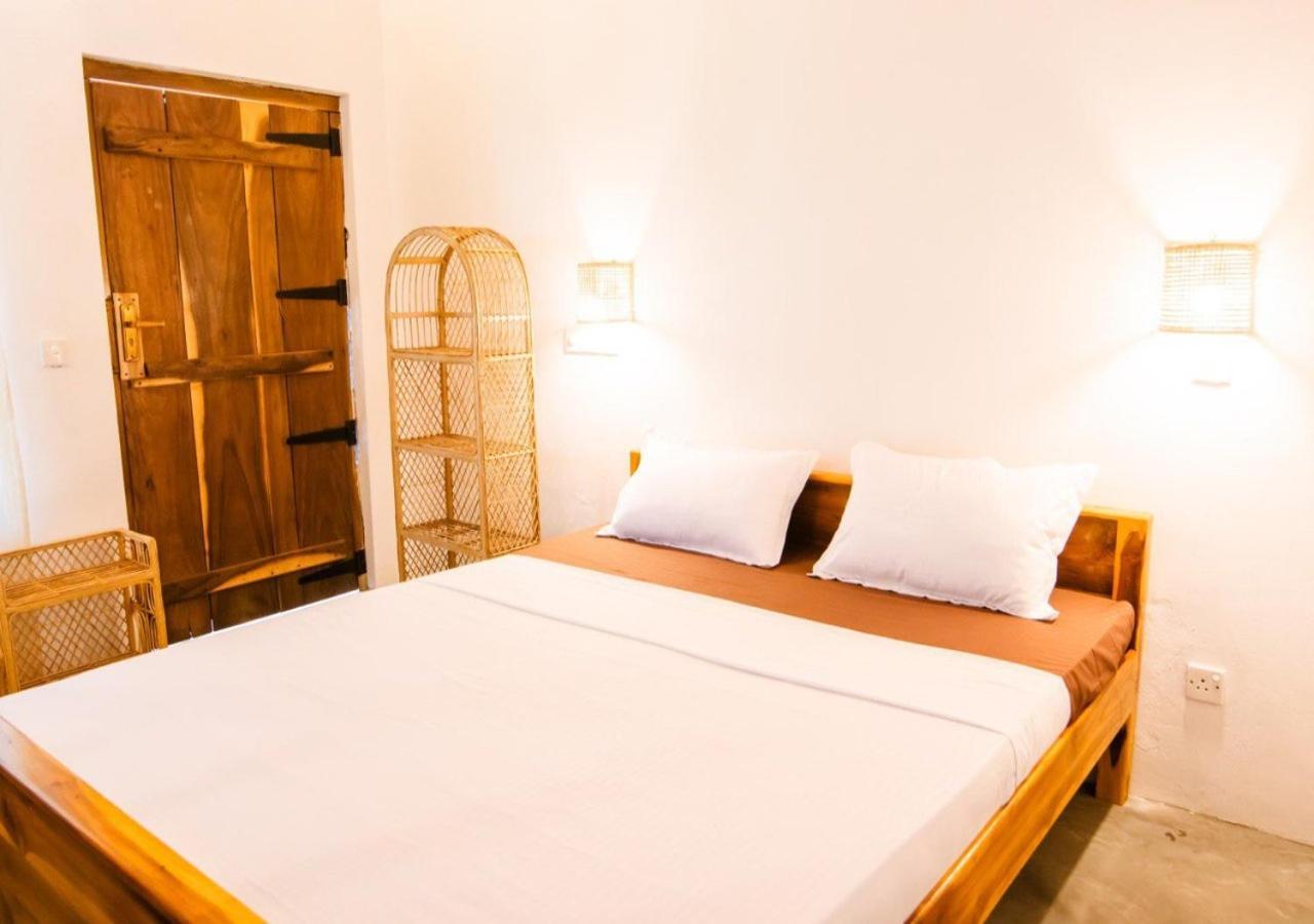 Pompon Hotel Pottuvil Bagian luar foto